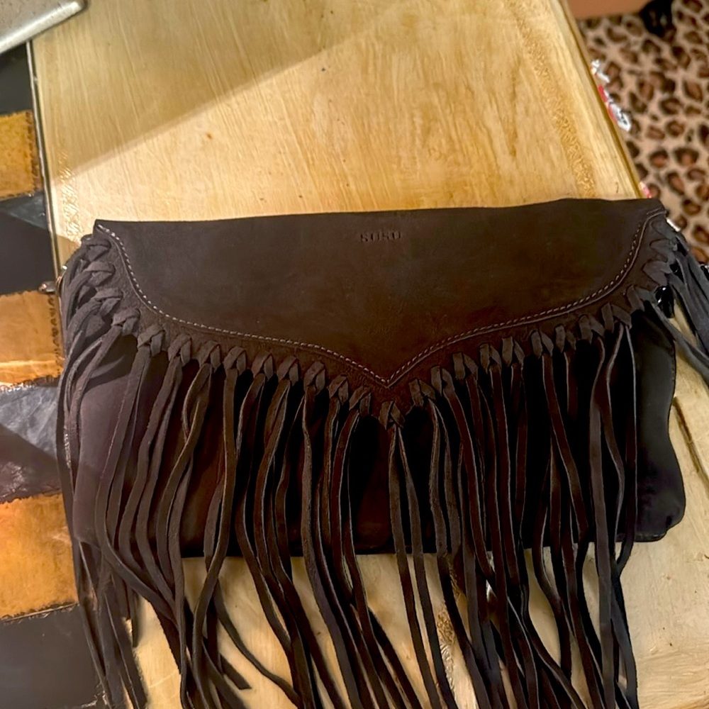 Susu Suede Fringed Crossbody


O 14